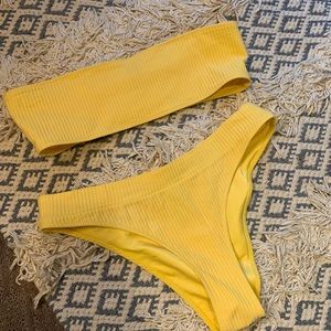 Triangl Allegra set -price firm-